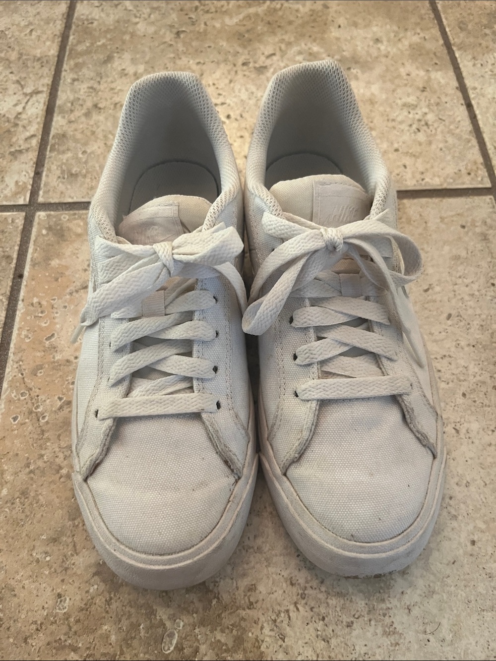 Women’s Low-Top Casual Canvas Sneakers in Off-White